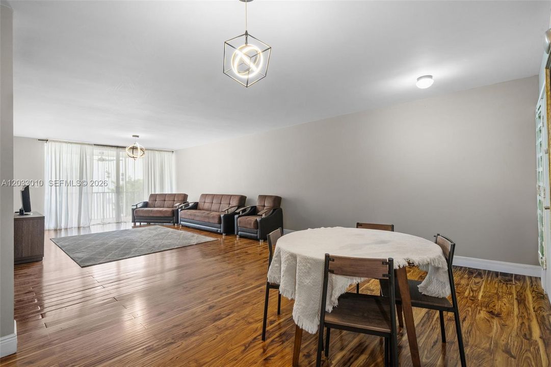 For Sale: $275,000 (2 beds, 2 baths, 1674 Square Feet)
