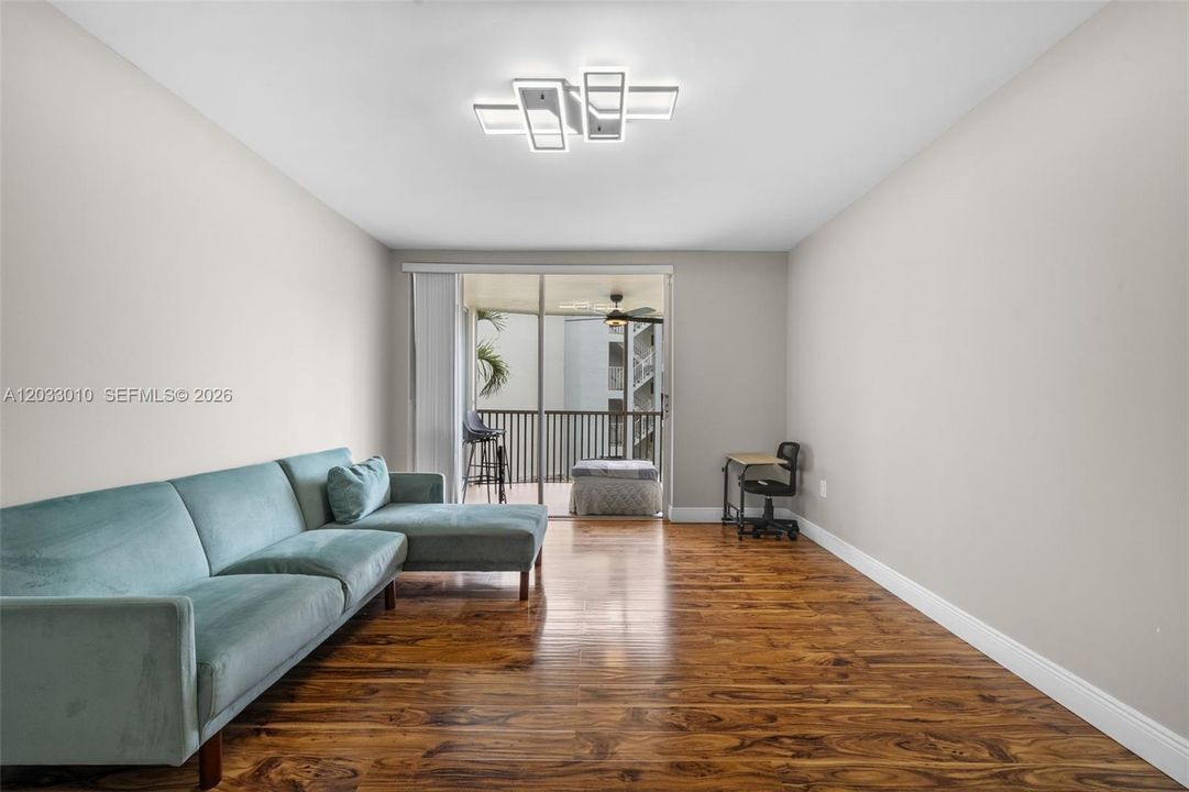 For Sale: $275,000 (2 beds, 2 baths, 1674 Square Feet)