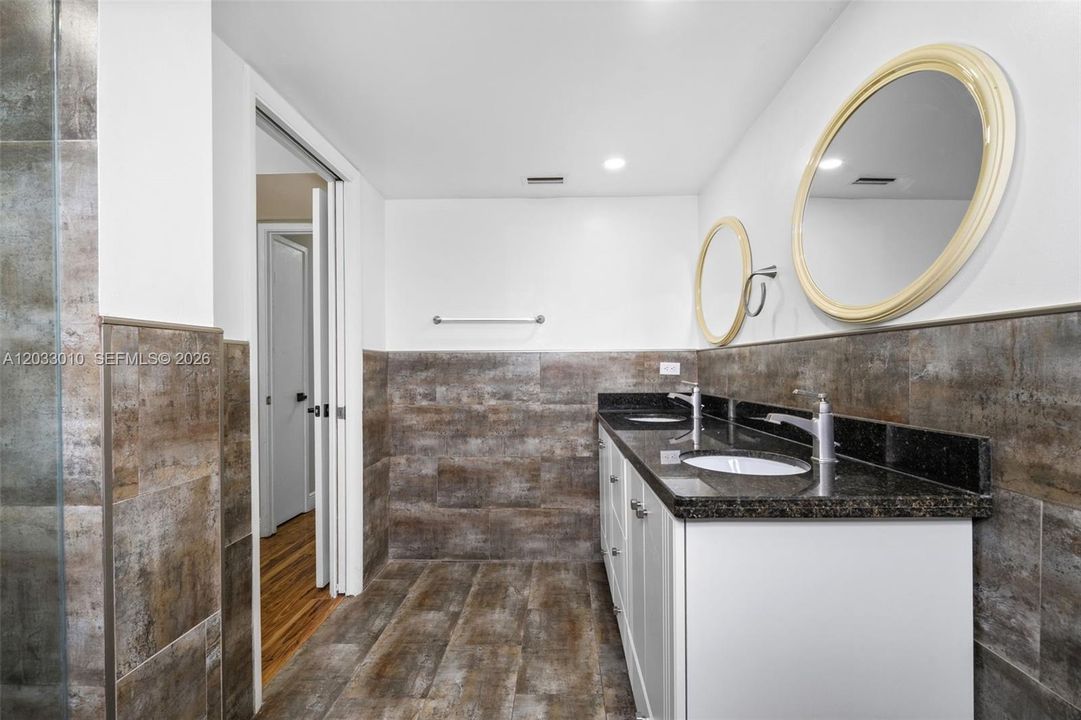 For Sale: $275,000 (2 beds, 2 baths, 1674 Square Feet)