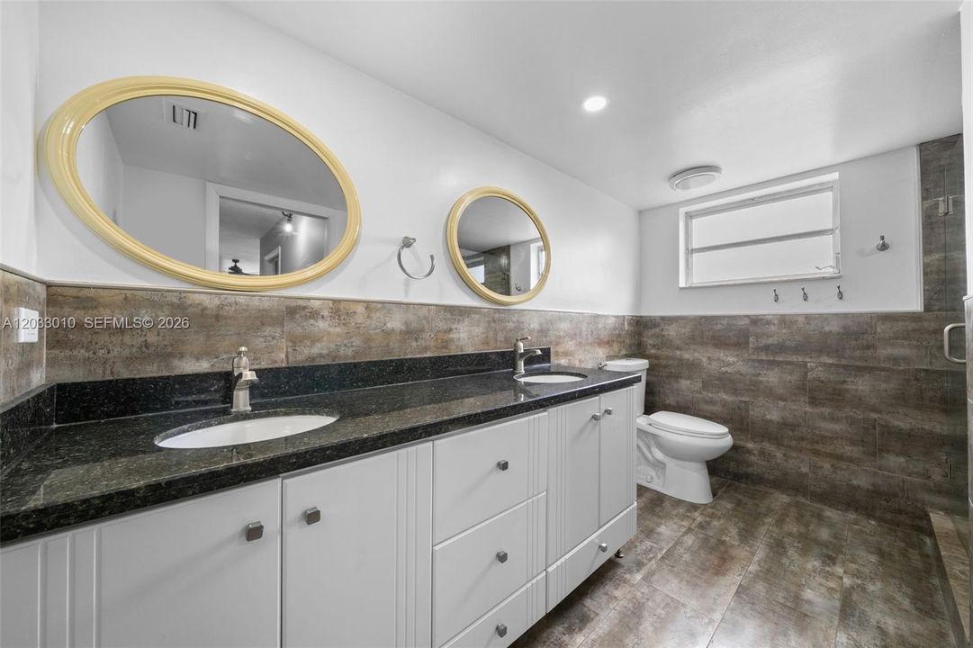 For Sale: $275,000 (2 beds, 2 baths, 1674 Square Feet)