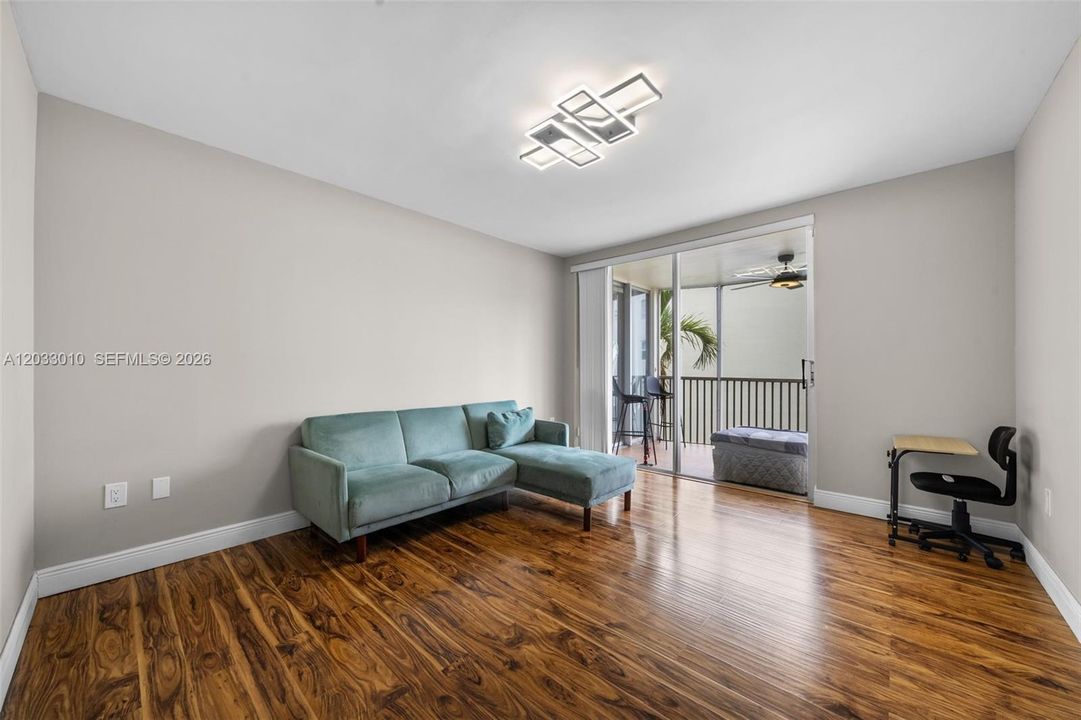 For Sale: $275,000 (2 beds, 2 baths, 1674 Square Feet)