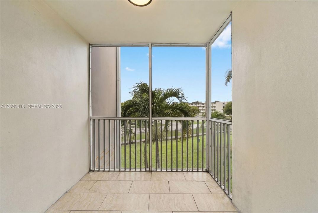 For Sale: $275,000 (2 beds, 2 baths, 1674 Square Feet)