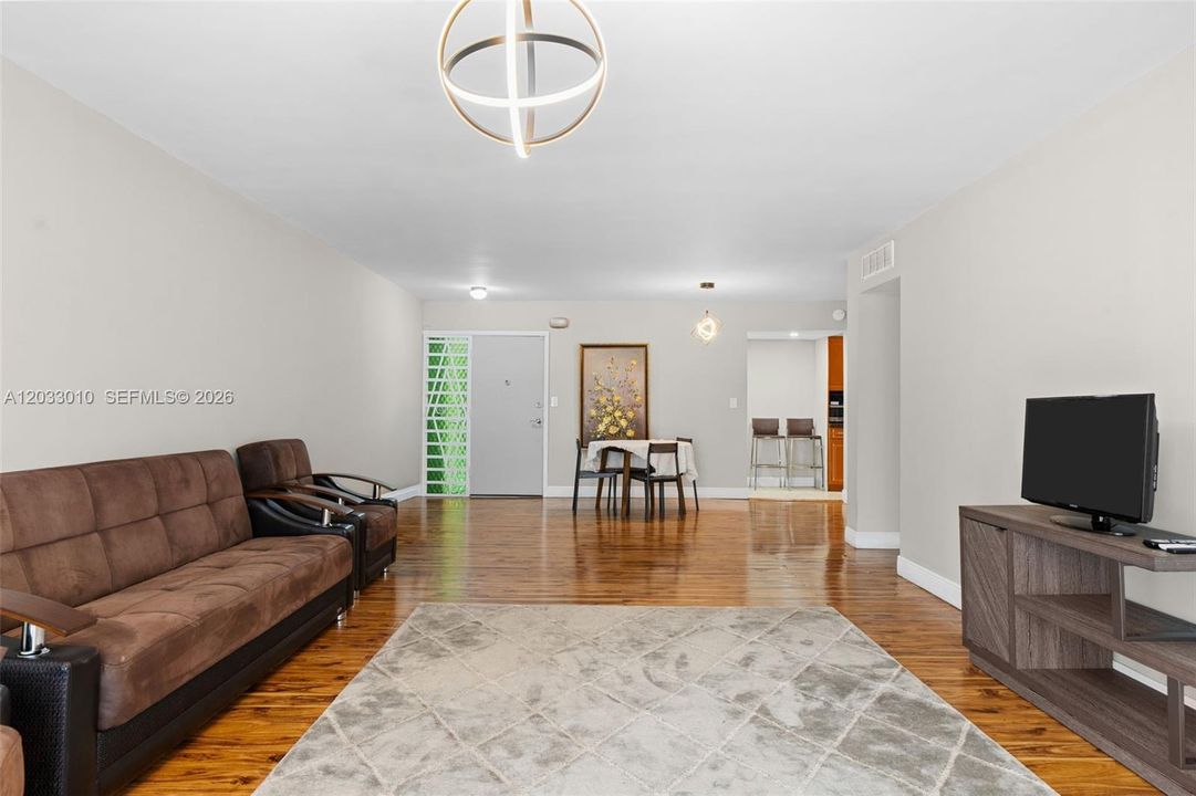 For Sale: $275,000 (2 beds, 2 baths, 1674 Square Feet)