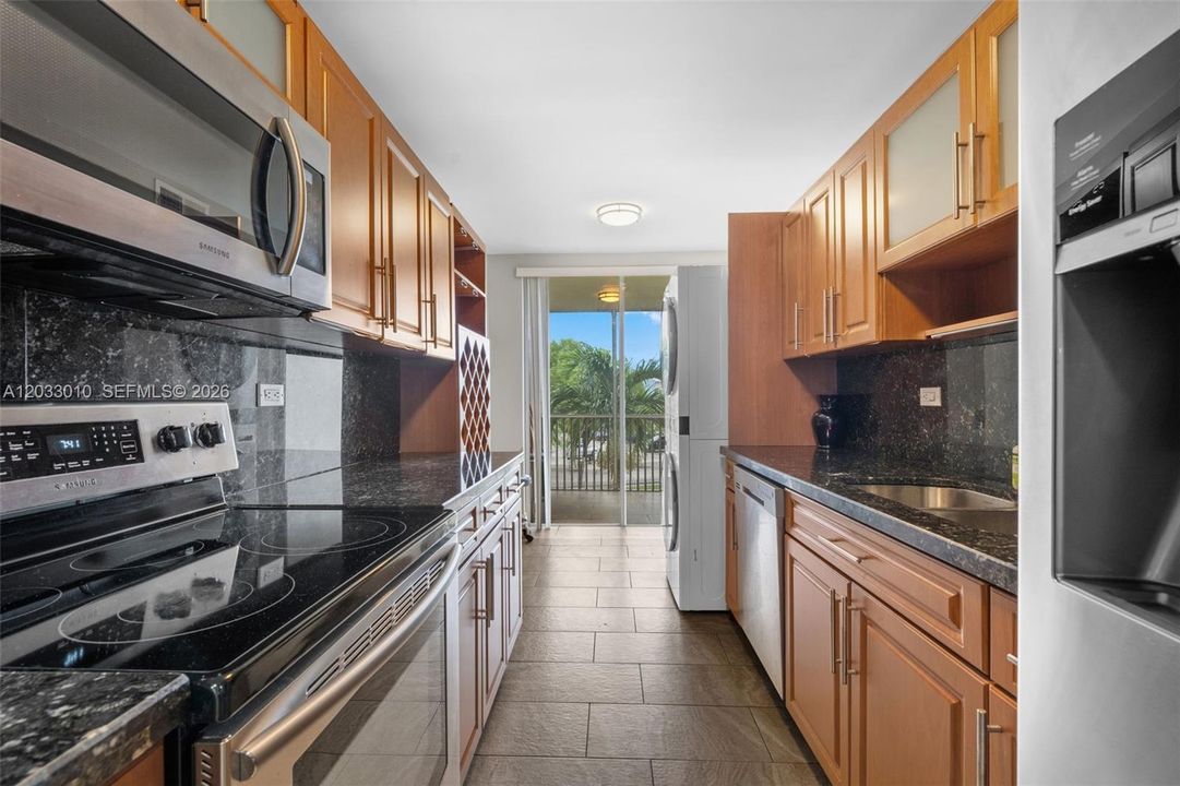 For Sale: $275,000 (2 beds, 2 baths, 1674 Square Feet)