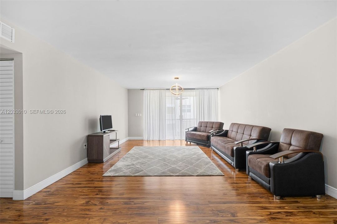 For Sale: $275,000 (2 beds, 2 baths, 1674 Square Feet)