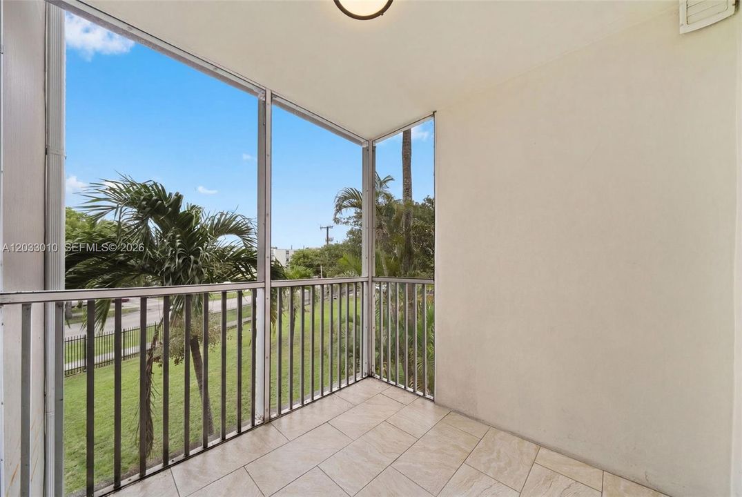 For Sale: $275,000 (2 beds, 2 baths, 1674 Square Feet)