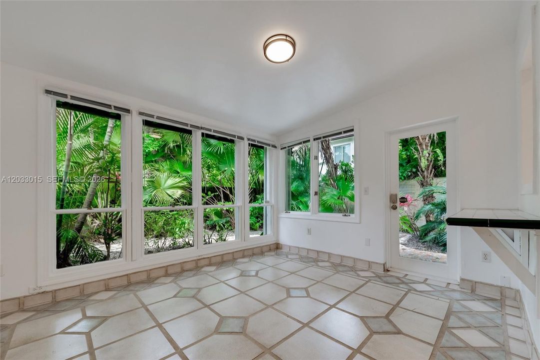 For Rent: $9,000 (3 beds, 3 baths, 1600 Square Feet)
