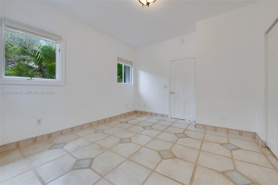 For Rent: $9,000 (3 beds, 3 baths, 1600 Square Feet)
