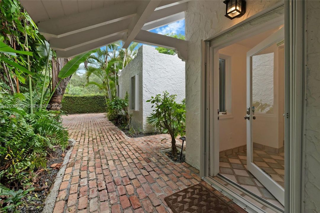For Rent: $9,000 (3 beds, 3 baths, 1600 Square Feet)