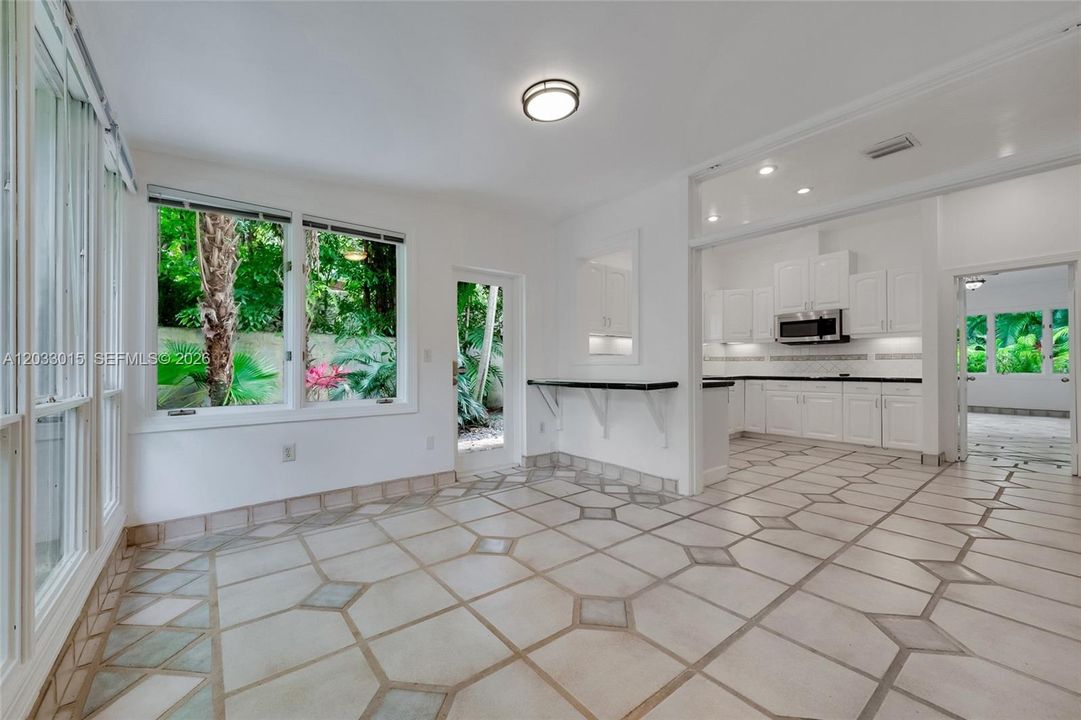 For Rent: $9,000 (3 beds, 3 baths, 1600 Square Feet)