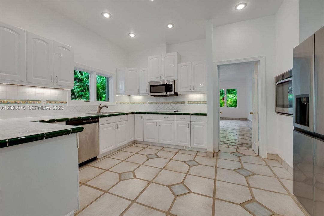 For Rent: $9,000 (3 beds, 3 baths, 1600 Square Feet)
