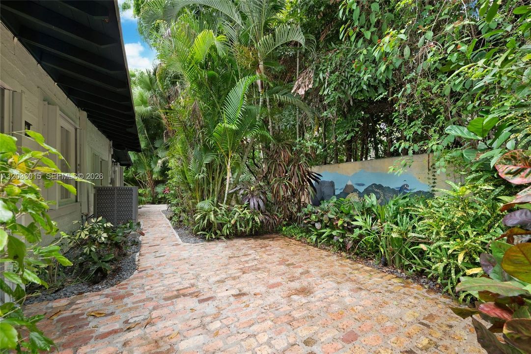 For Rent: $9,000 (3 beds, 3 baths, 1600 Square Feet)