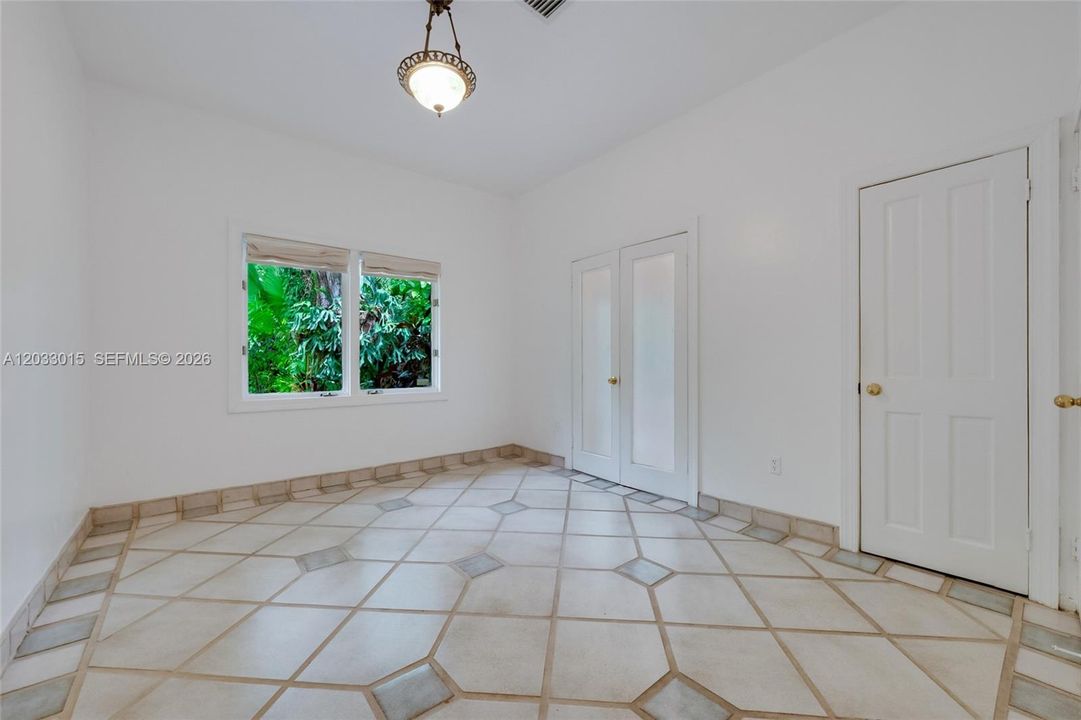 For Rent: $9,000 (3 beds, 3 baths, 1600 Square Feet)