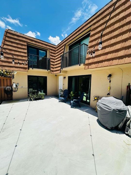 В аренду: $2,800 (2 спален, 2 ванн, 1264 Квадратных фут)