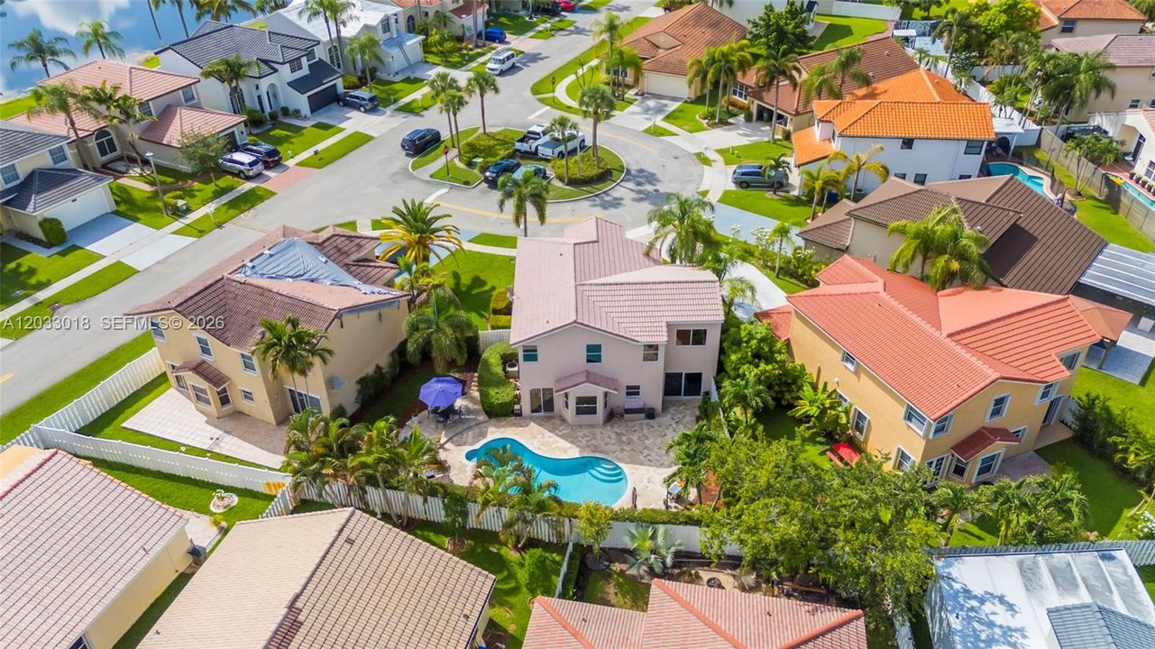 На продажу: $745,000 (4 спален, 2 ванн, 2175 Квадратных фут)