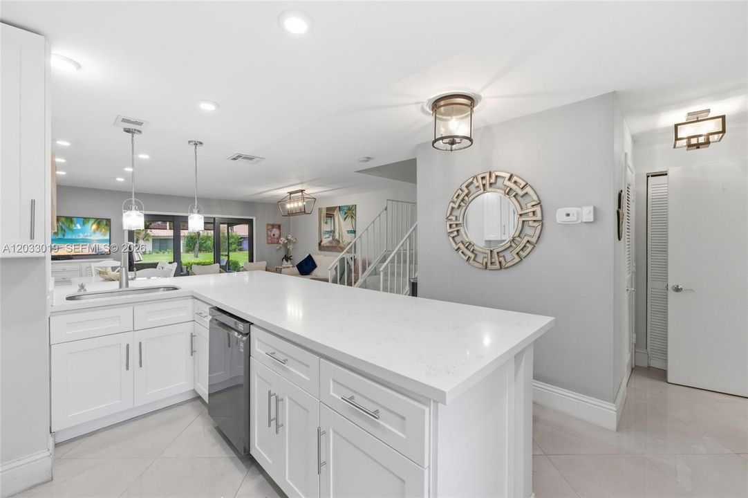 For Sale: $299,999 (2 beds, 2 baths, 1426 Square Feet)