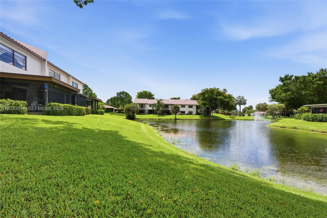 For Sale: $299,999 (2 beds, 2 baths, 1426 Square Feet)
