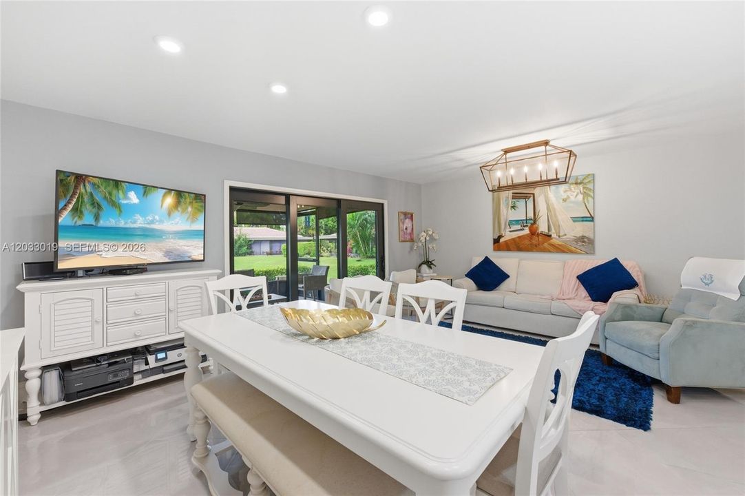 For Sale: $299,999 (2 beds, 2 baths, 1426 Square Feet)