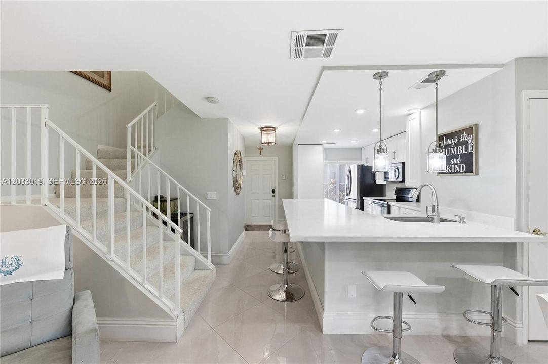 For Sale: $299,999 (2 beds, 2 baths, 1426 Square Feet)