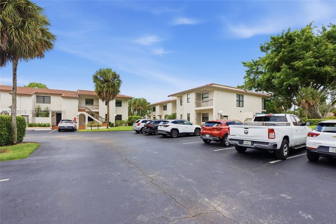 For Sale: $299,999 (2 beds, 2 baths, 1426 Square Feet)