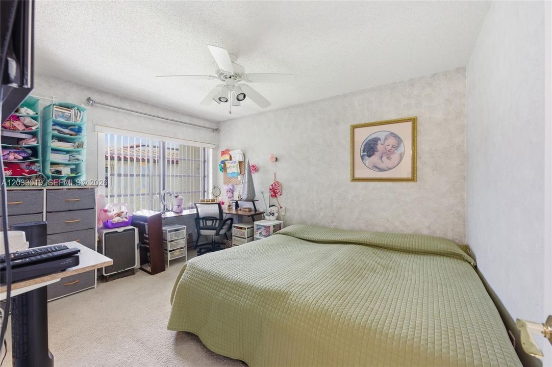 For Sale: $299,999 (2 beds, 2 baths, 1426 Square Feet)