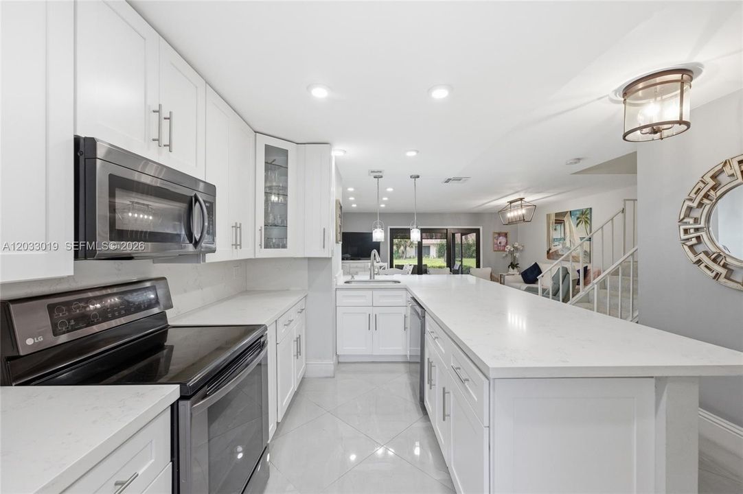 For Sale: $299,999 (2 beds, 2 baths, 1426 Square Feet)