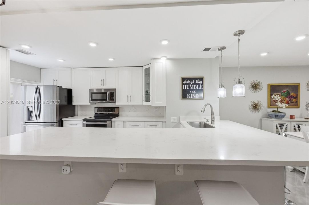 For Sale: $299,999 (2 beds, 2 baths, 1426 Square Feet)