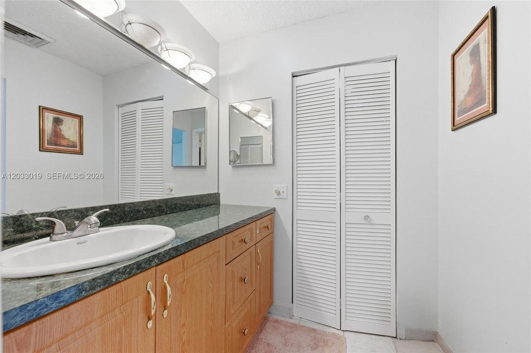 For Sale: $299,999 (2 beds, 2 baths, 1426 Square Feet)