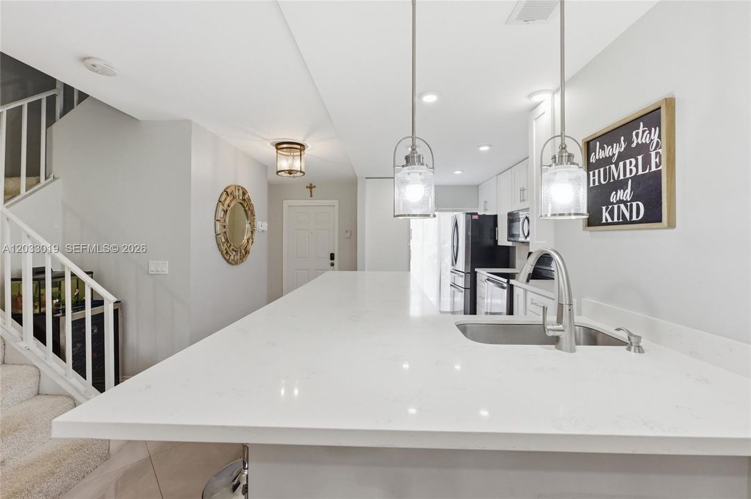 For Sale: $299,999 (2 beds, 2 baths, 1426 Square Feet)
