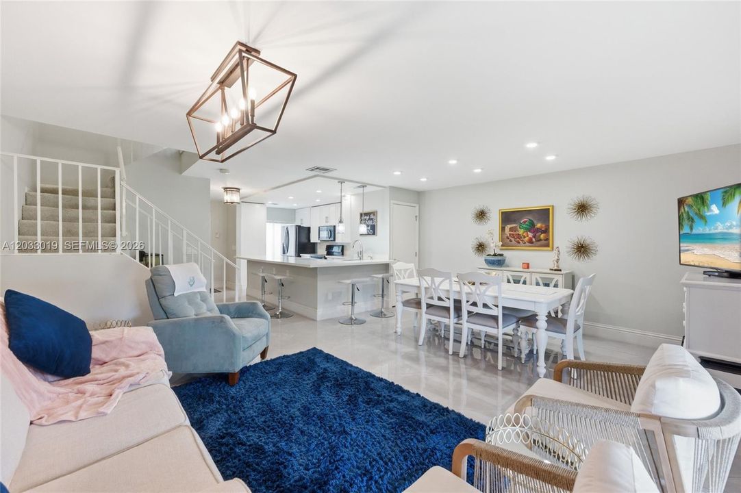For Sale: $299,999 (2 beds, 2 baths, 1426 Square Feet)