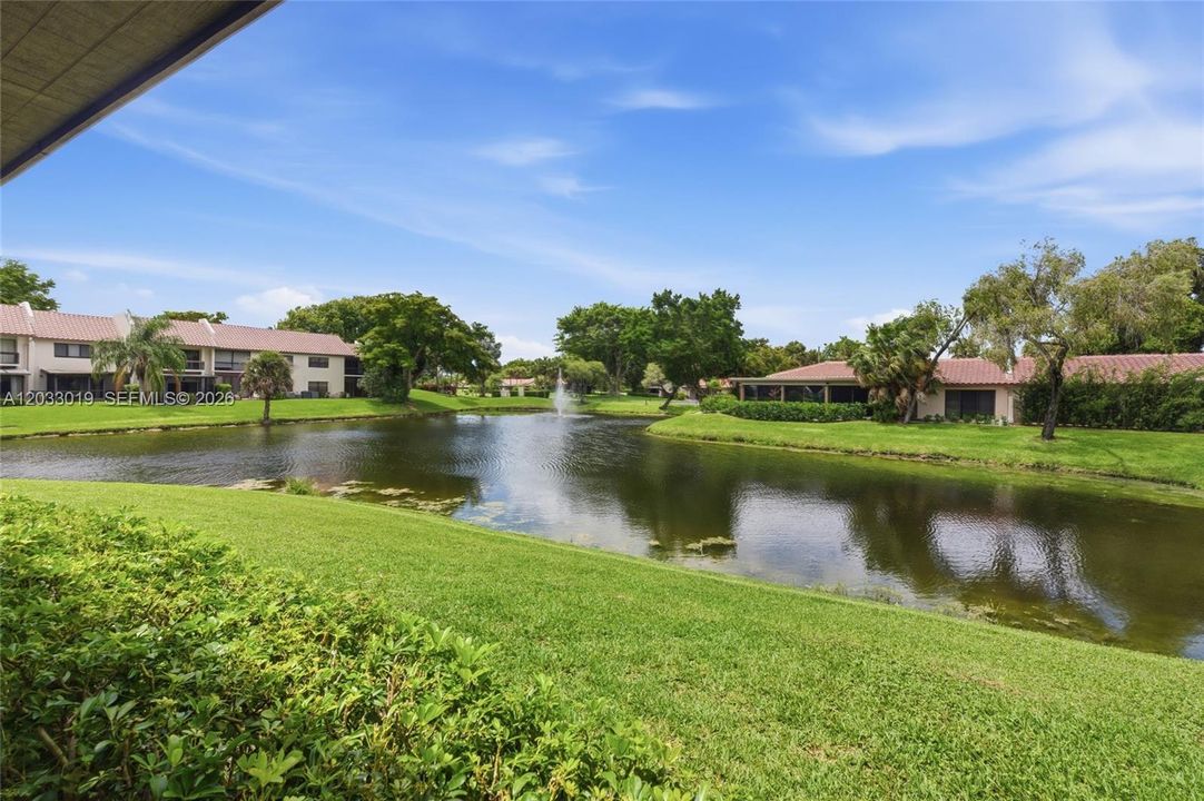 For Sale: $299,999 (2 beds, 2 baths, 1426 Square Feet)