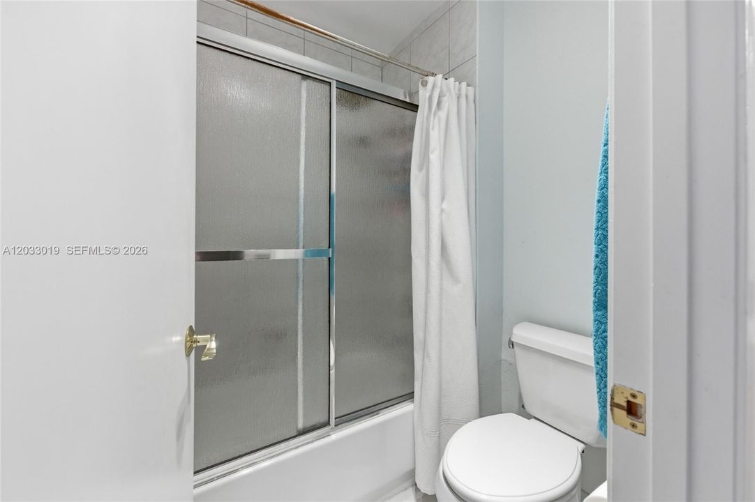 For Sale: $299,999 (2 beds, 2 baths, 1426 Square Feet)