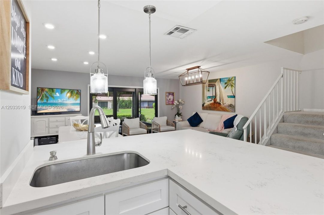 For Sale: $299,999 (2 beds, 2 baths, 1426 Square Feet)