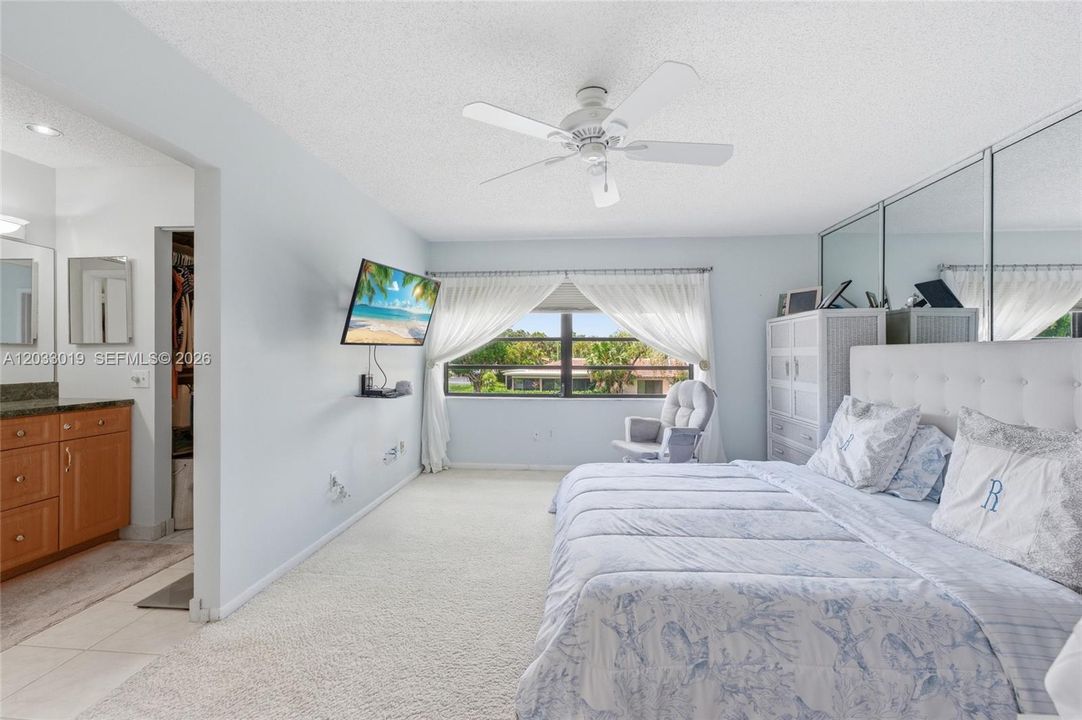 For Sale: $299,999 (2 beds, 2 baths, 1426 Square Feet)
