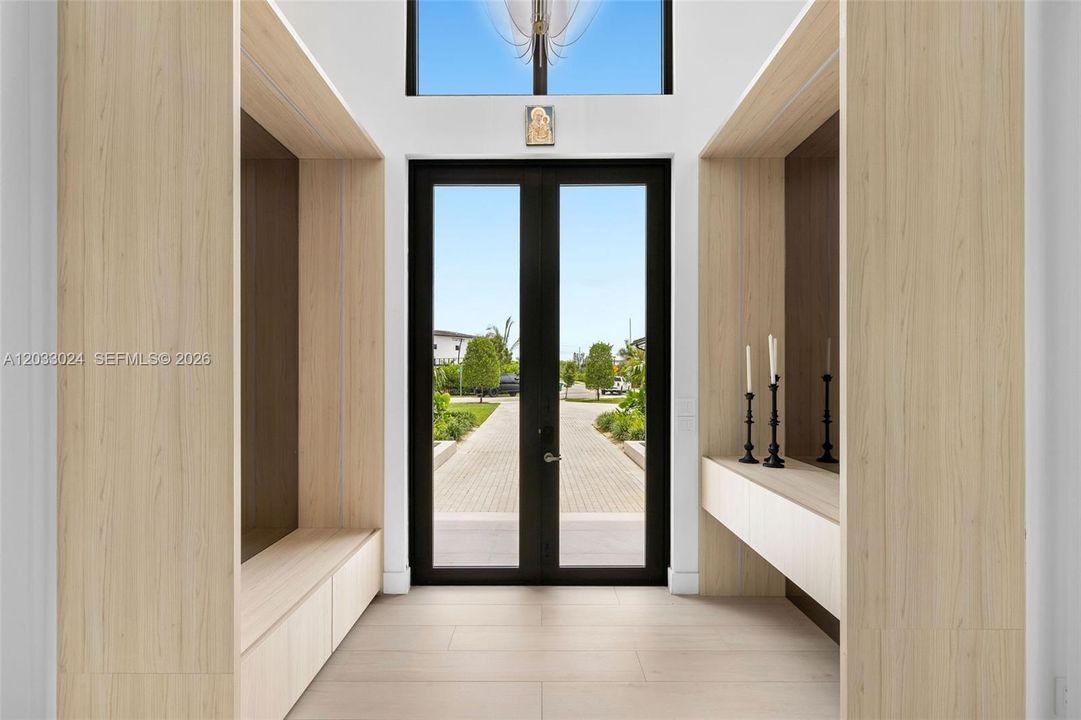 For Sale: $5,985,000 (6 beds, 7 baths, 6517 Square Feet)