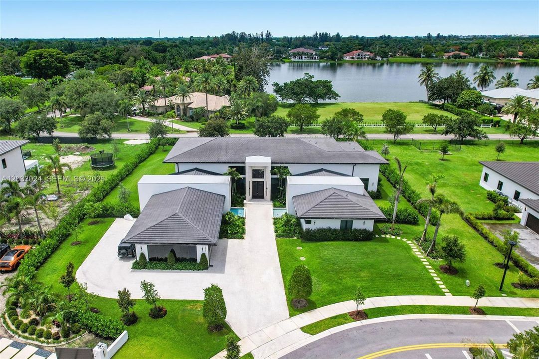 For Sale: $5,985,000 (6 beds, 7 baths, 6517 Square Feet)