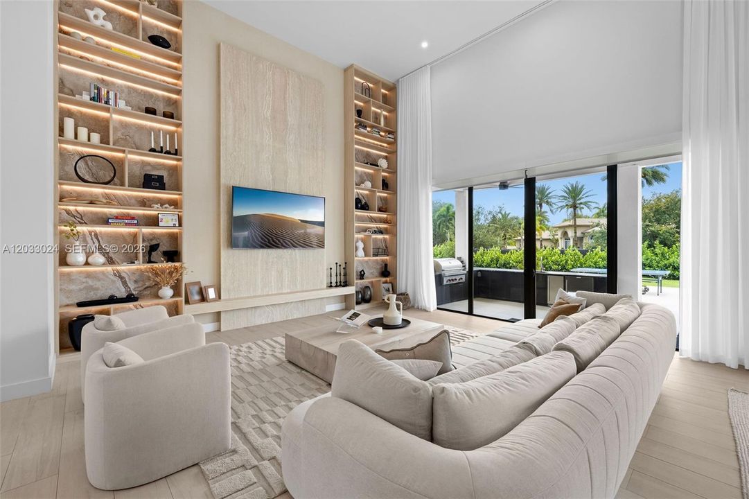 For Sale: $5,985,000 (6 beds, 7 baths, 6517 Square Feet)