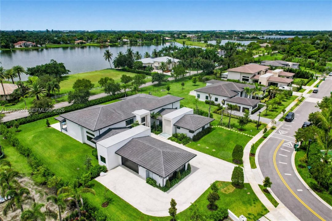 For Sale: $5,985,000 (6 beds, 7 baths, 6517 Square Feet)