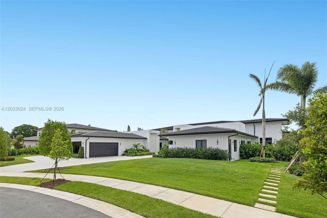For Sale: $5,985,000 (6 beds, 7 baths, 6517 Square Feet)