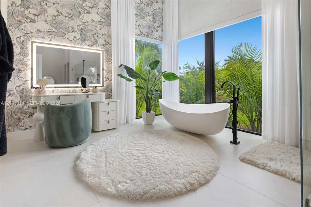 For Sale: $5,985,000 (6 beds, 7 baths, 6517 Square Feet)