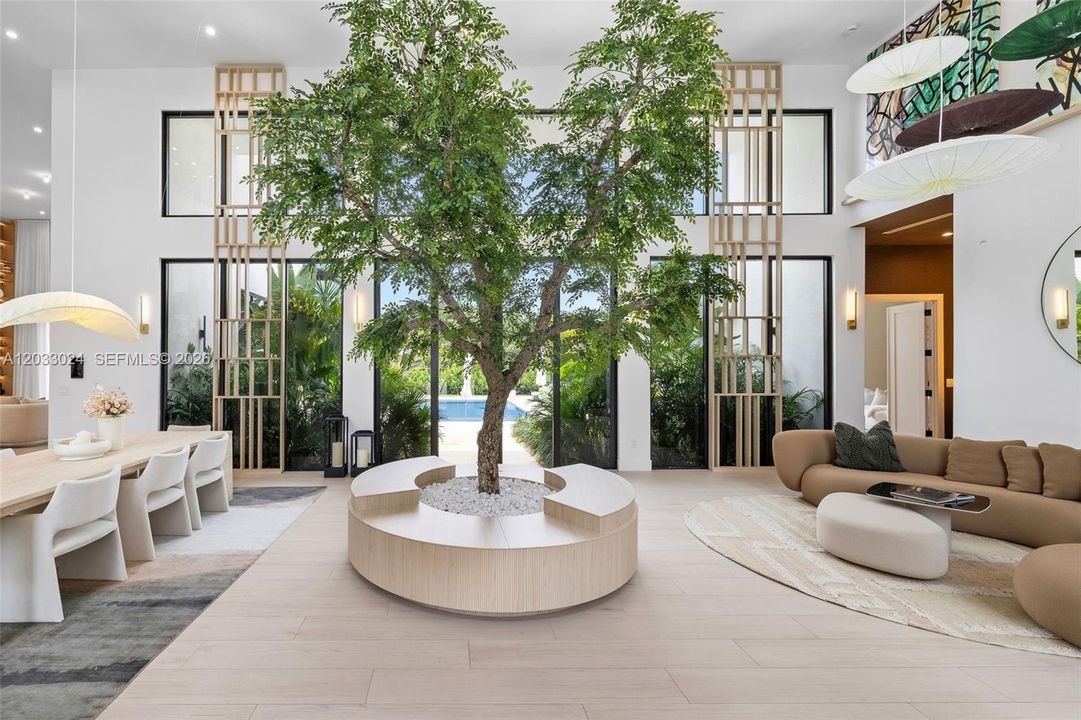 For Sale: $5,985,000 (6 beds, 7 baths, 6517 Square Feet)