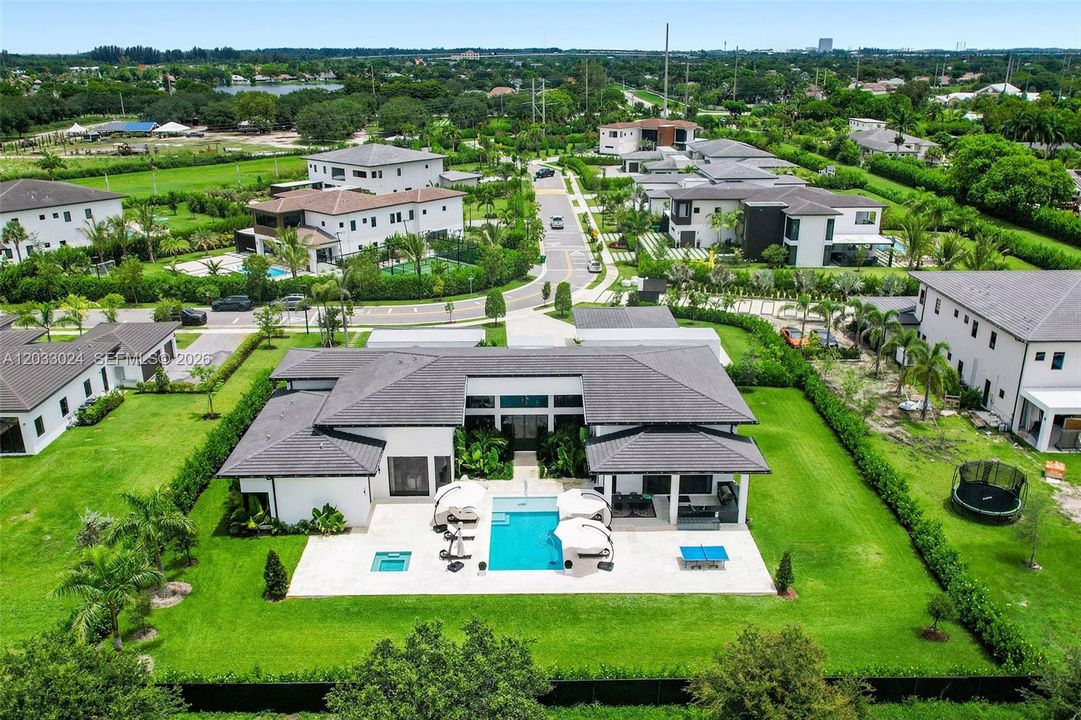 For Sale: $5,985,000 (6 beds, 7 baths, 6517 Square Feet)