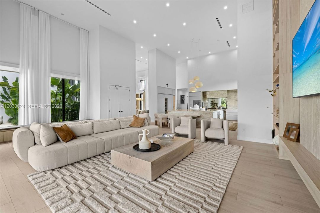 For Sale: $5,985,000 (6 beds, 7 baths, 6517 Square Feet)