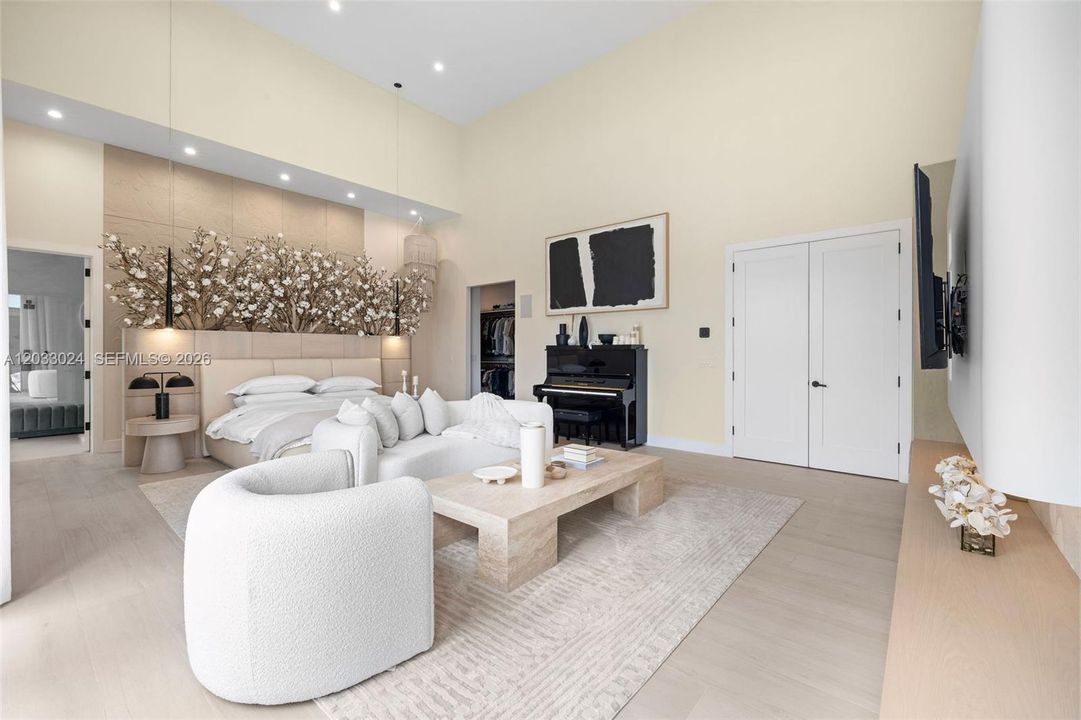 For Sale: $5,985,000 (6 beds, 7 baths, 6517 Square Feet)