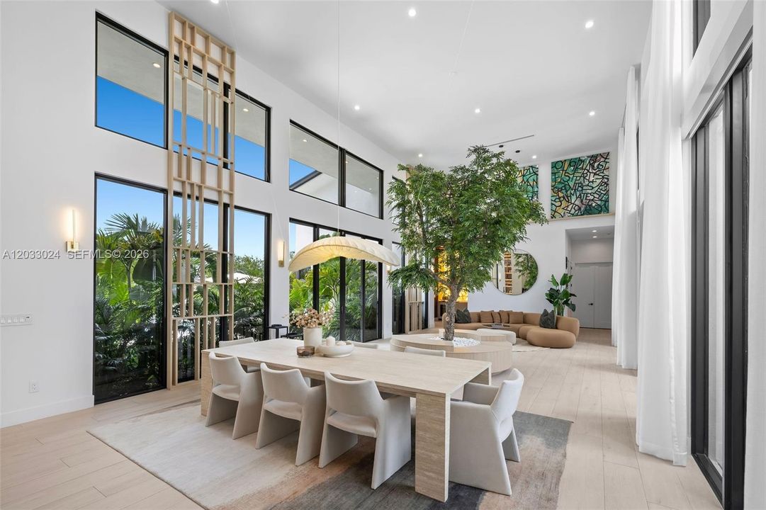 For Sale: $5,985,000 (6 beds, 7 baths, 6517 Square Feet)