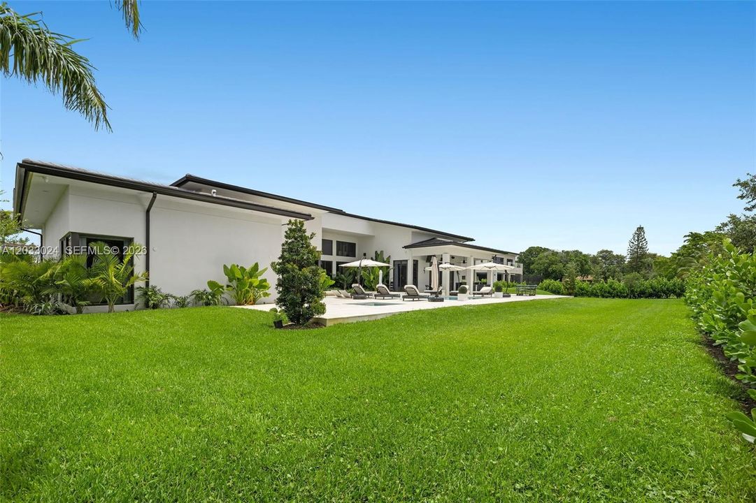 For Sale: $5,985,000 (6 beds, 7 baths, 6517 Square Feet)