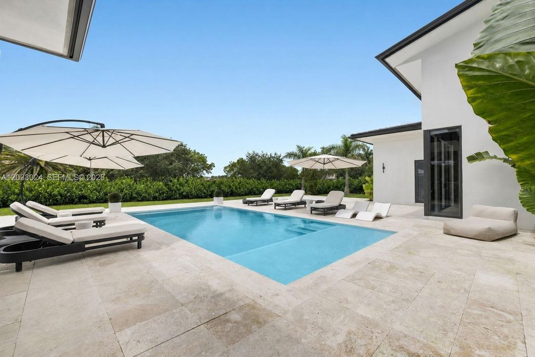 For Sale: $5,985,000 (6 beds, 7 baths, 6517 Square Feet)