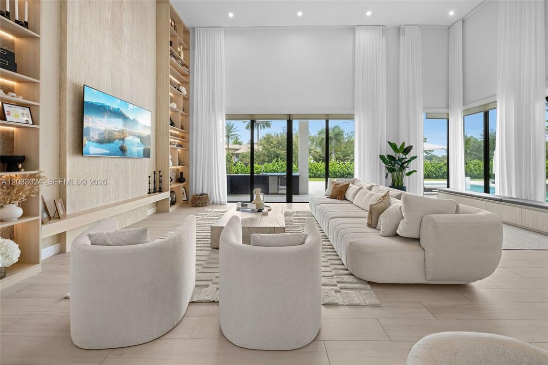 For Sale: $5,985,000 (6 beds, 7 baths, 6517 Square Feet)