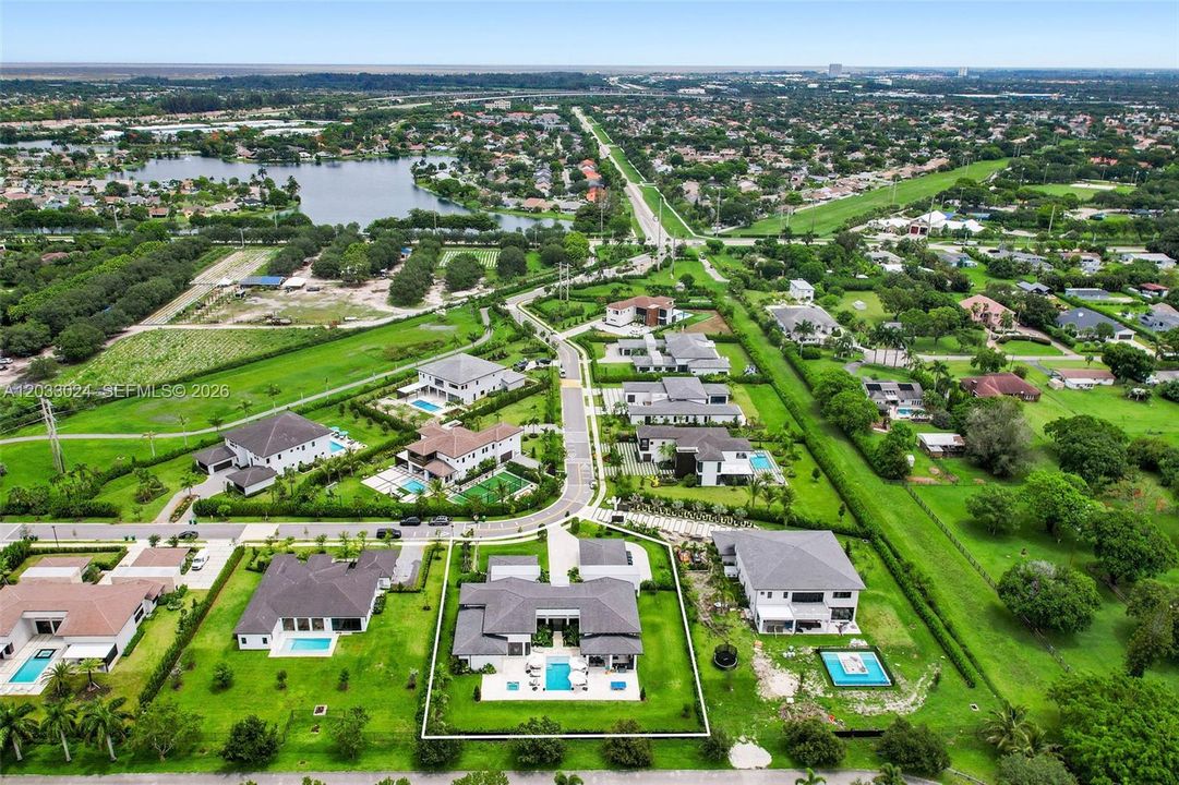 For Sale: $5,985,000 (6 beds, 7 baths, 6517 Square Feet)