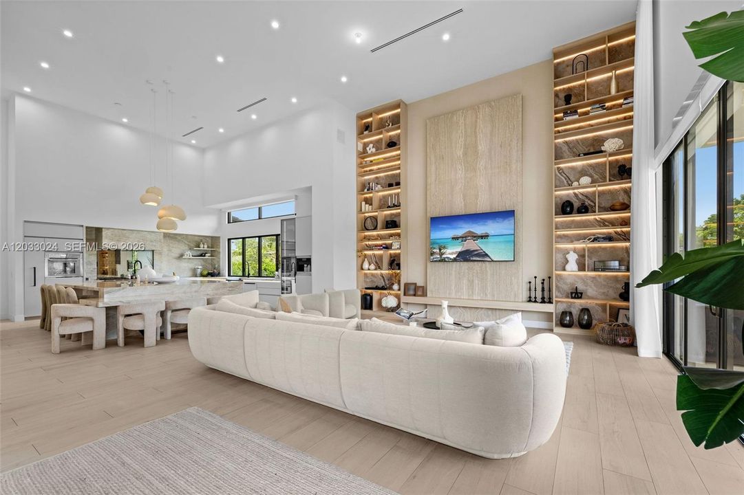For Sale: $5,985,000 (6 beds, 7 baths, 6517 Square Feet)